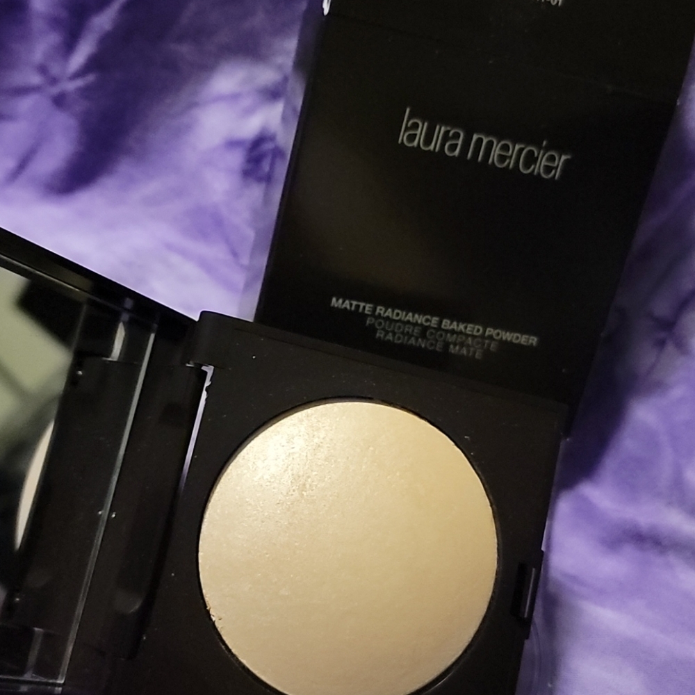 Laura Mercier Matte Radiance Baked Powder